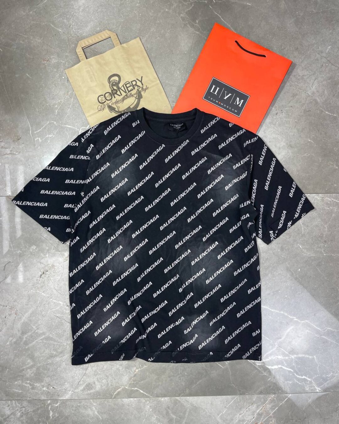 Футболка Balenciaga
