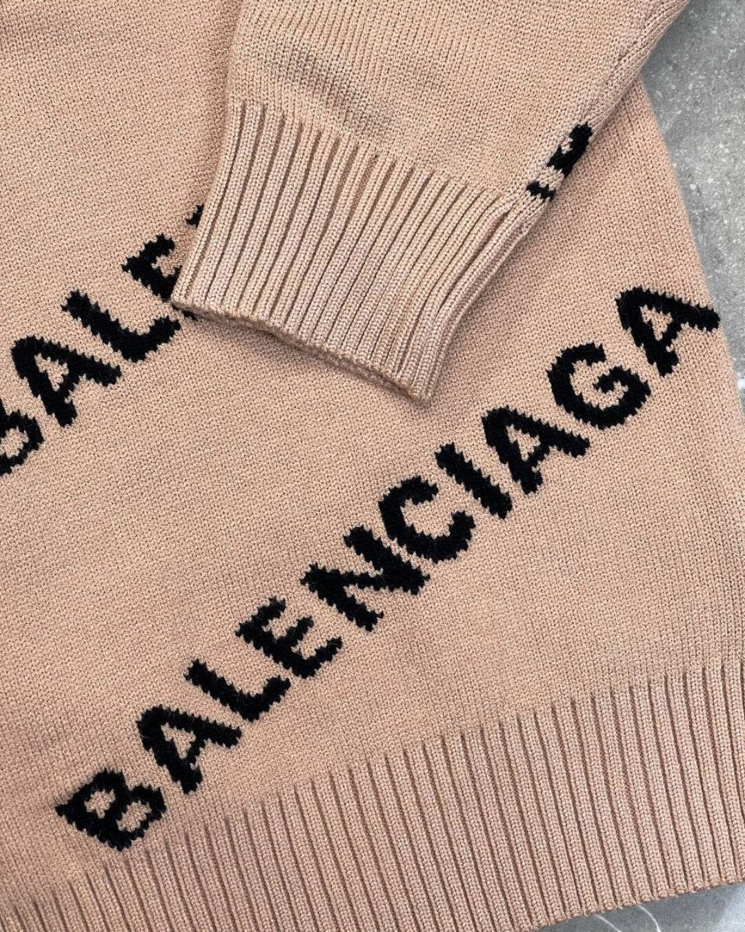 Свитер Balenciaga — фото 6