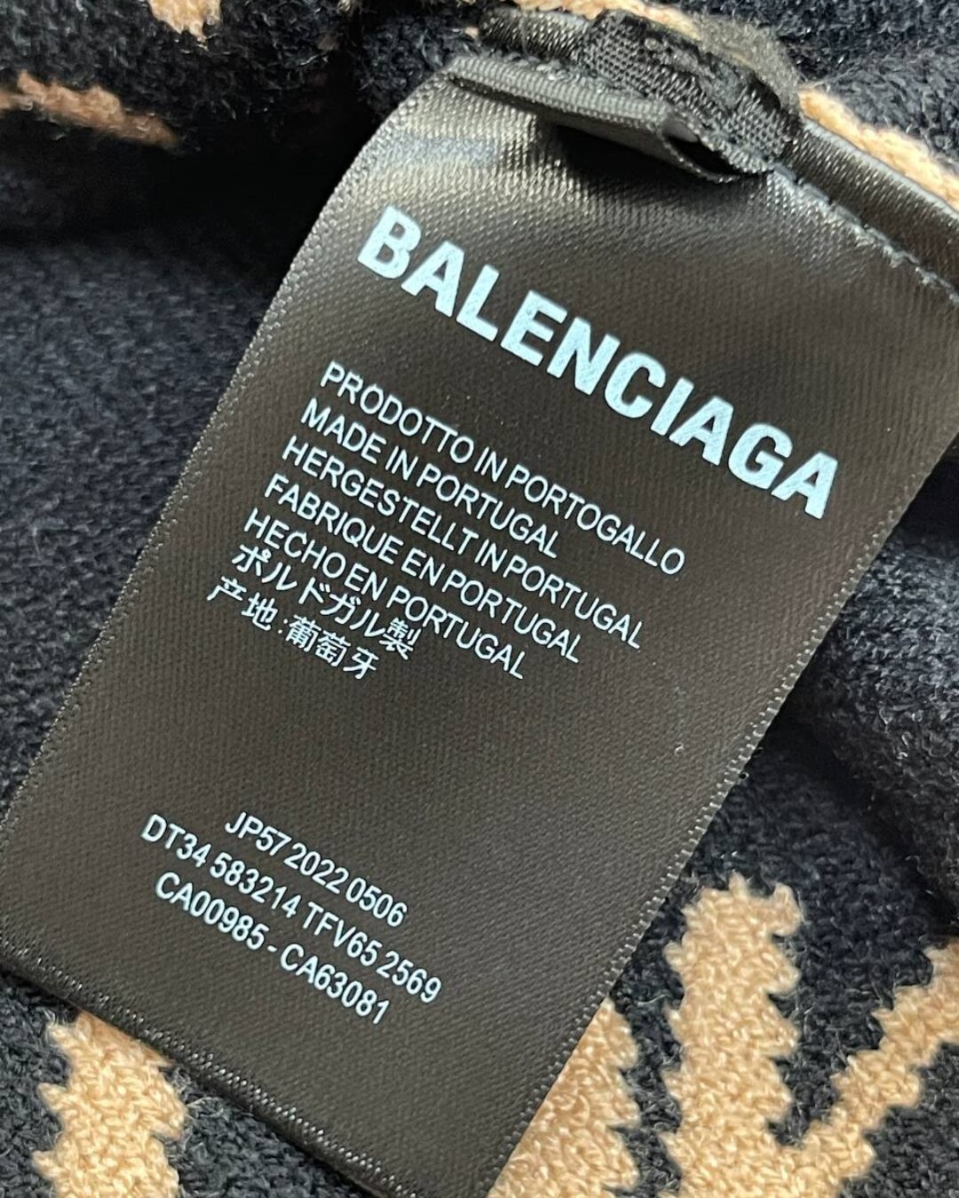 Свитер Balenciaga — фото 9