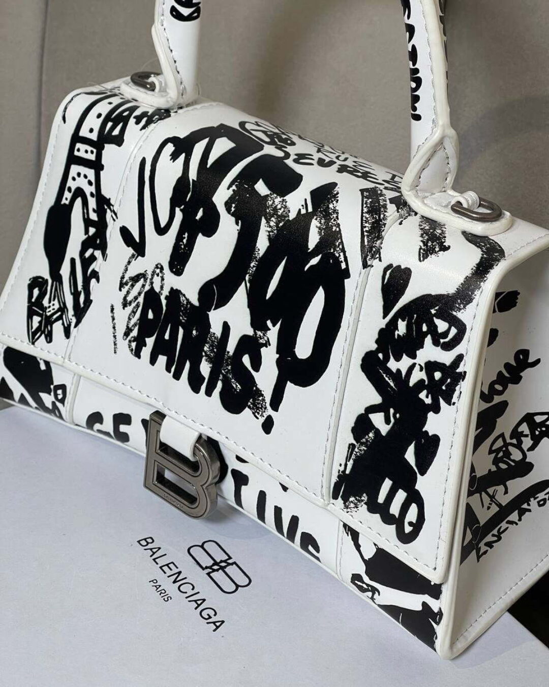 Сумка Balenciaga Hourglass XS