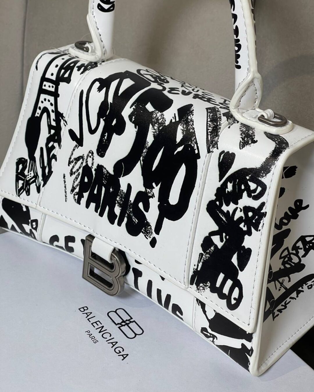 Сумка Balenciaga Hourglass XS