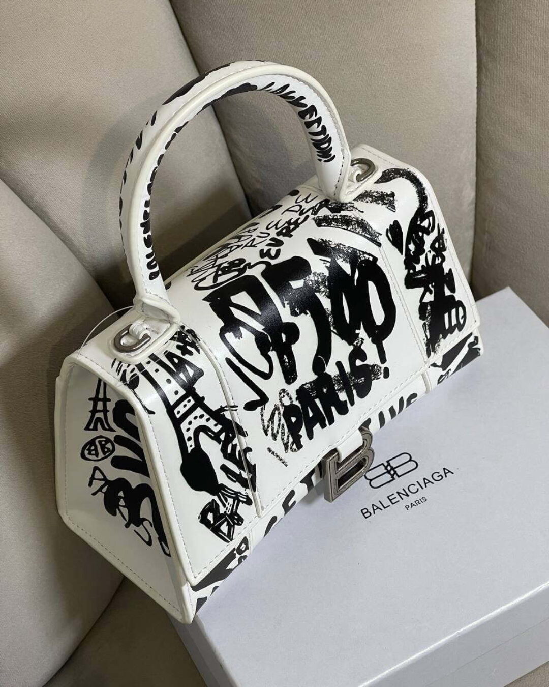 Сумка Balenciaga Hourglass XS