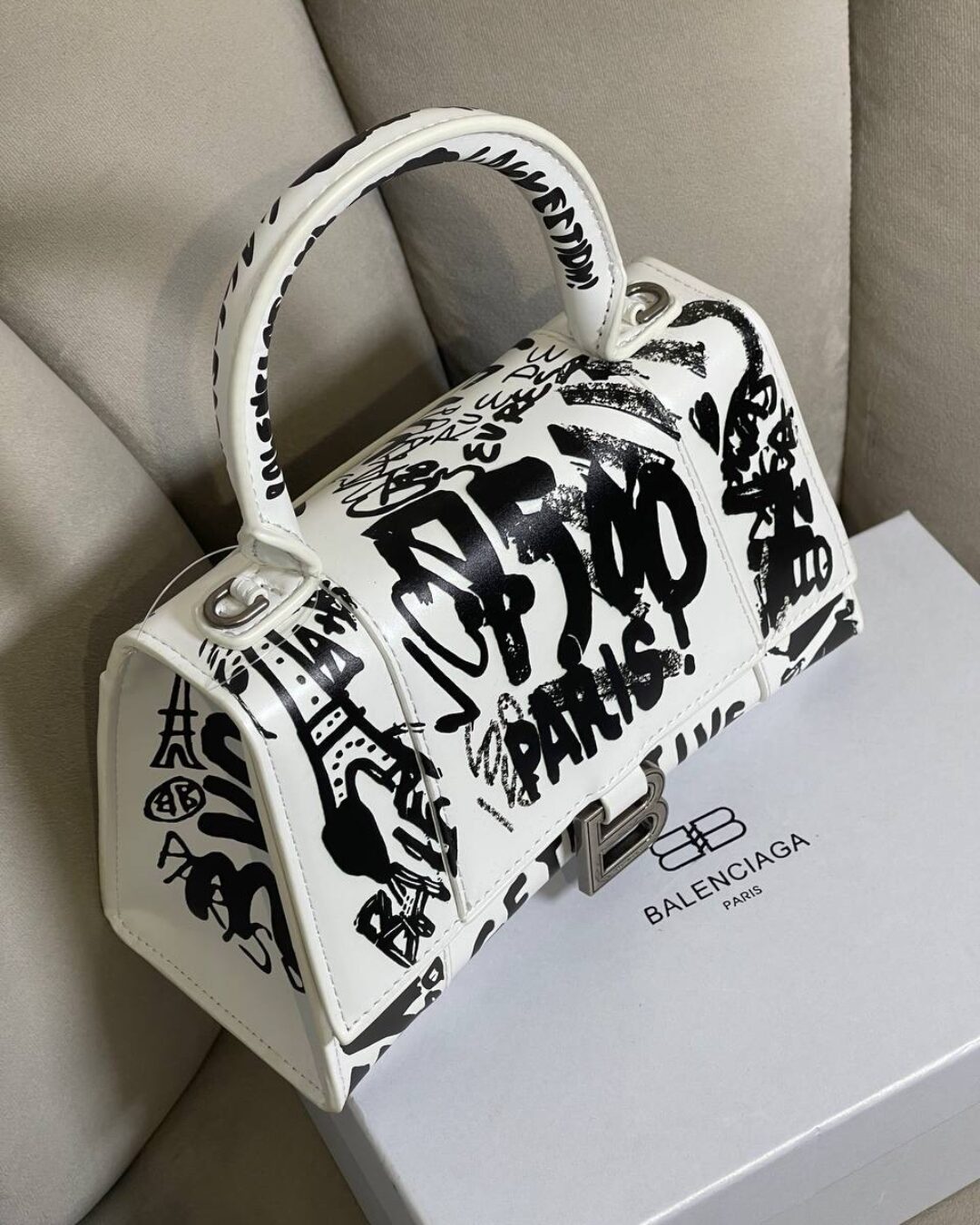 Сумка Balenciaga Hourglass XS