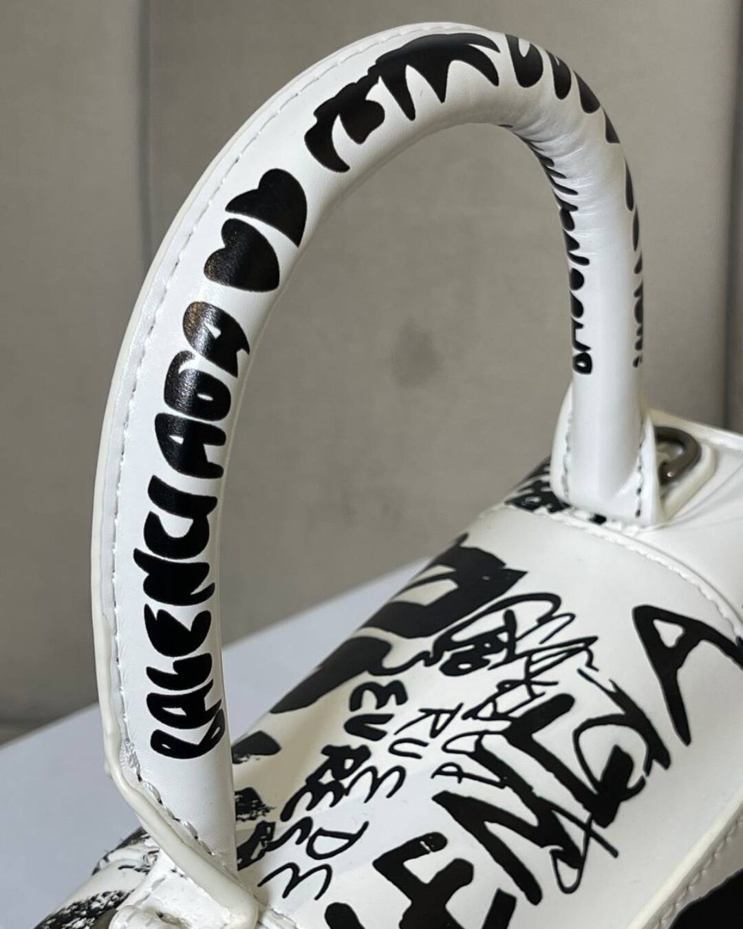 Сумка Balenciaga Hourglass XS