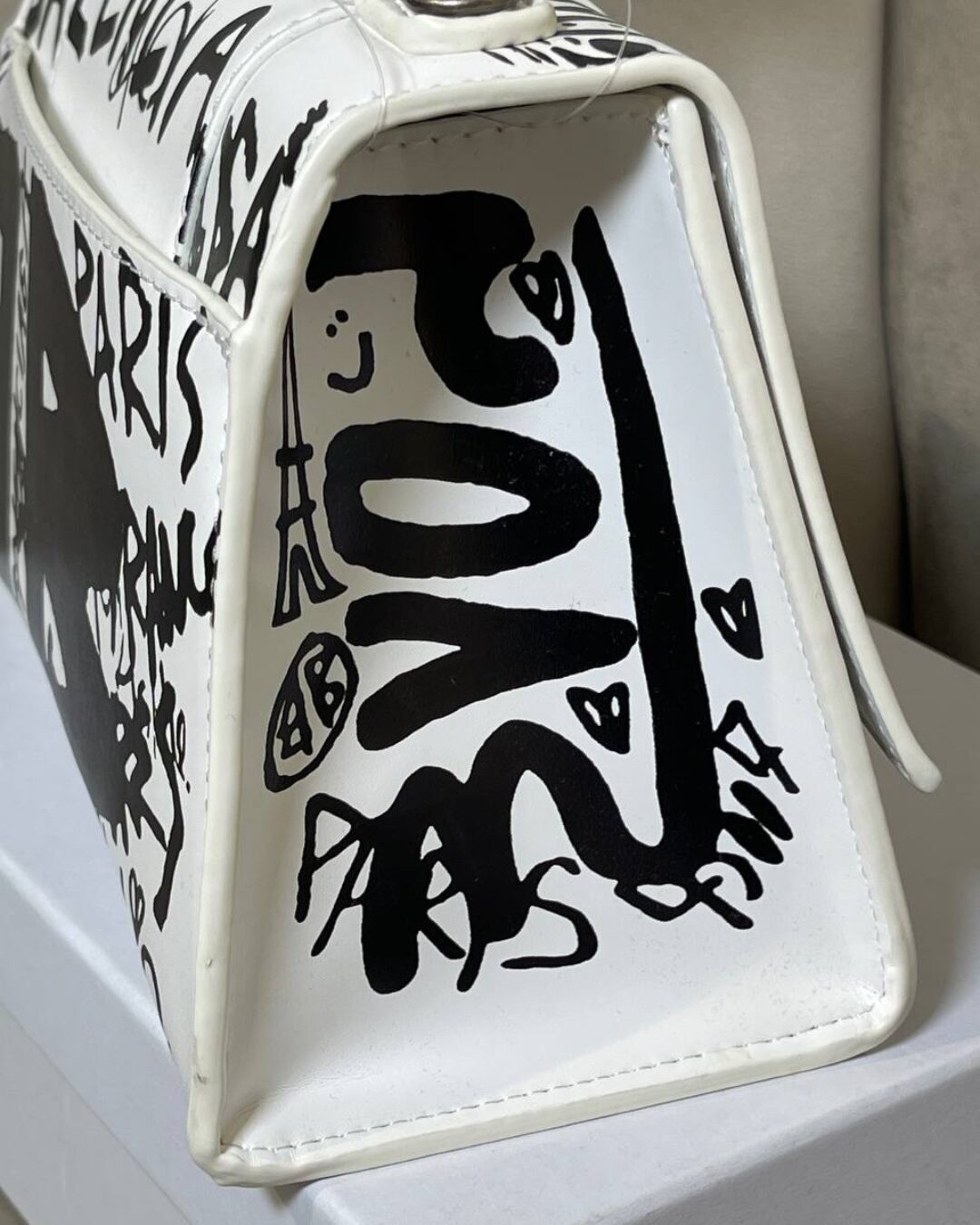 Сумка Balenciaga Hourglass XS