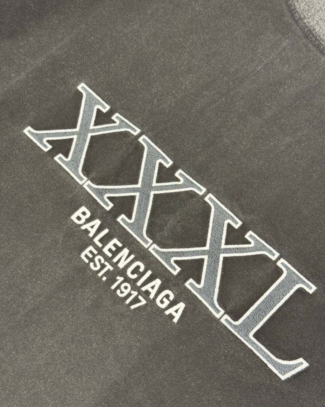 Футболка Balenciaga