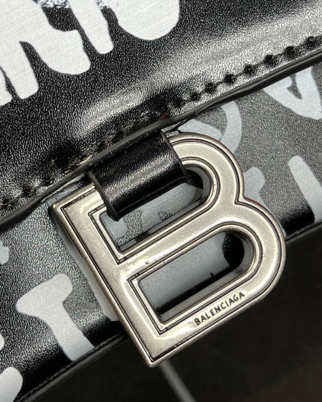 Сумка Balenciaga Hourglass XS — фото 4