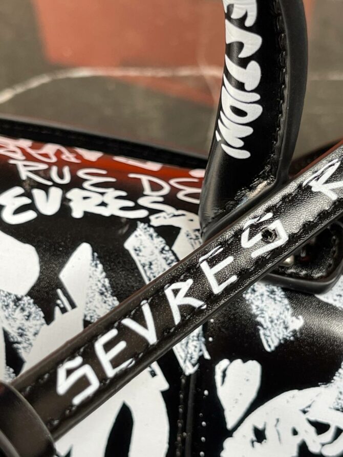 Сумка Balenciaga Hourglass XS