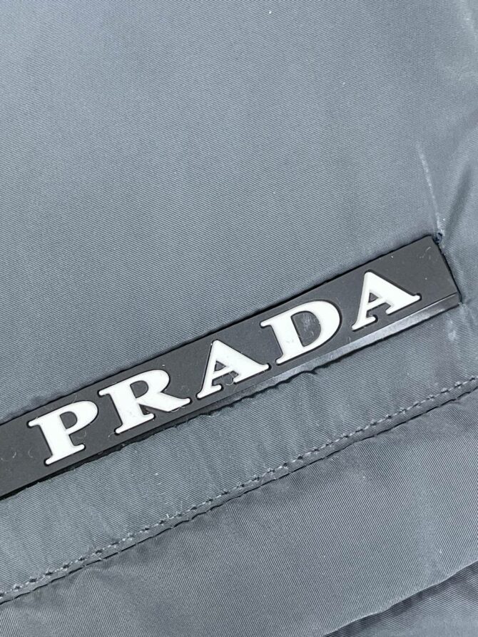 Жилет Prada