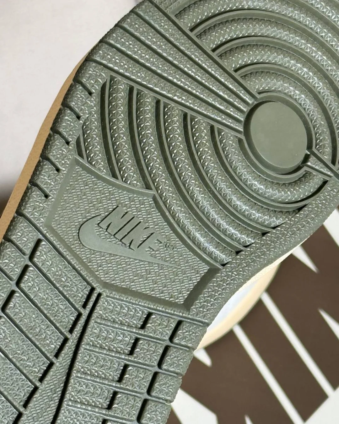 Кеды Travis Scott X Air Jordan 1 Retro Low OG Olive — фото 8