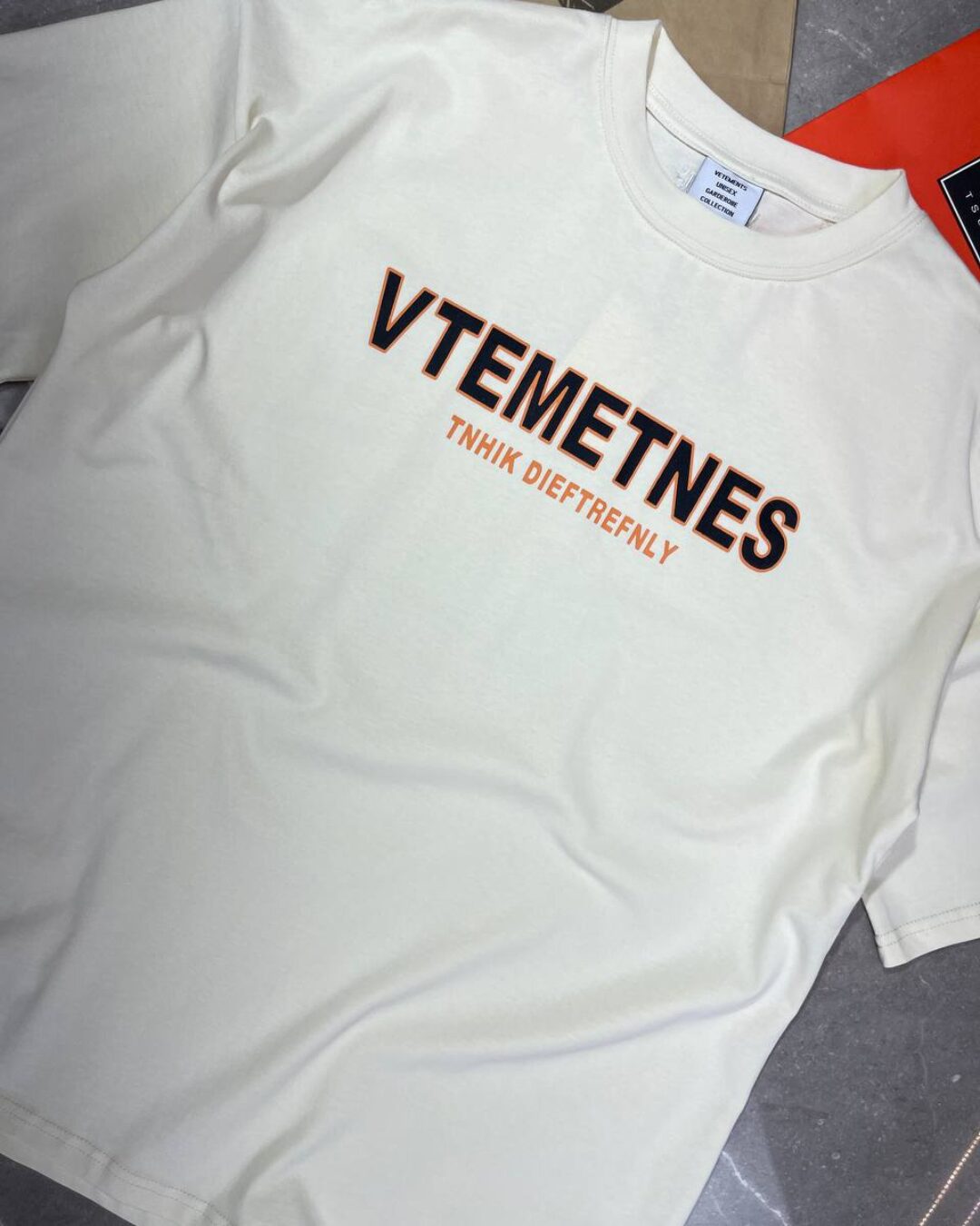 Футболка Vetements Think Dieftrefnly — фото 3