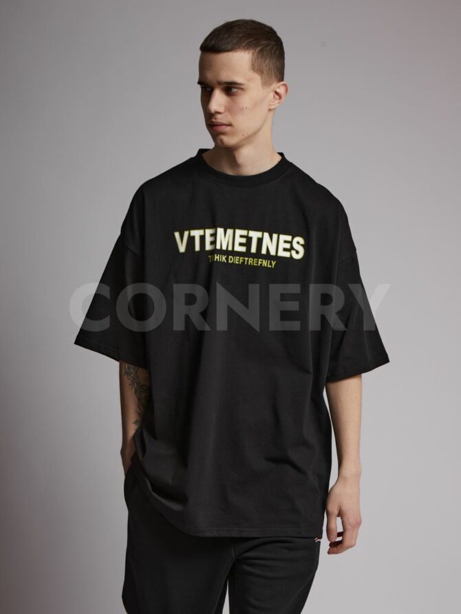 Футболка Vetements