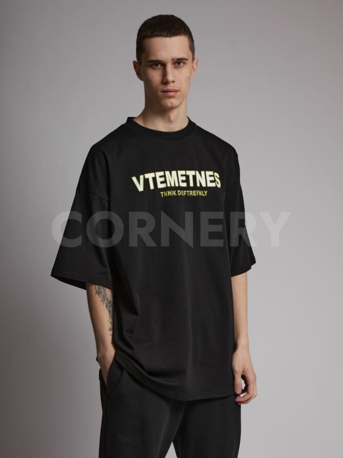 Футболка Vetements