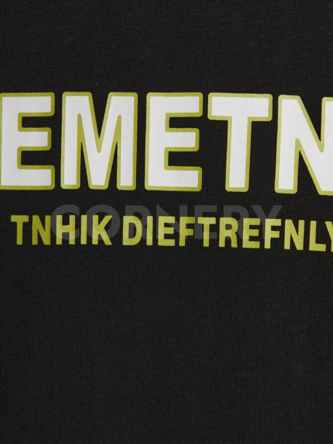 Футболка Vetements