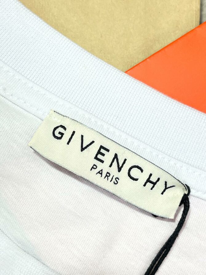 Футболка Givenchy