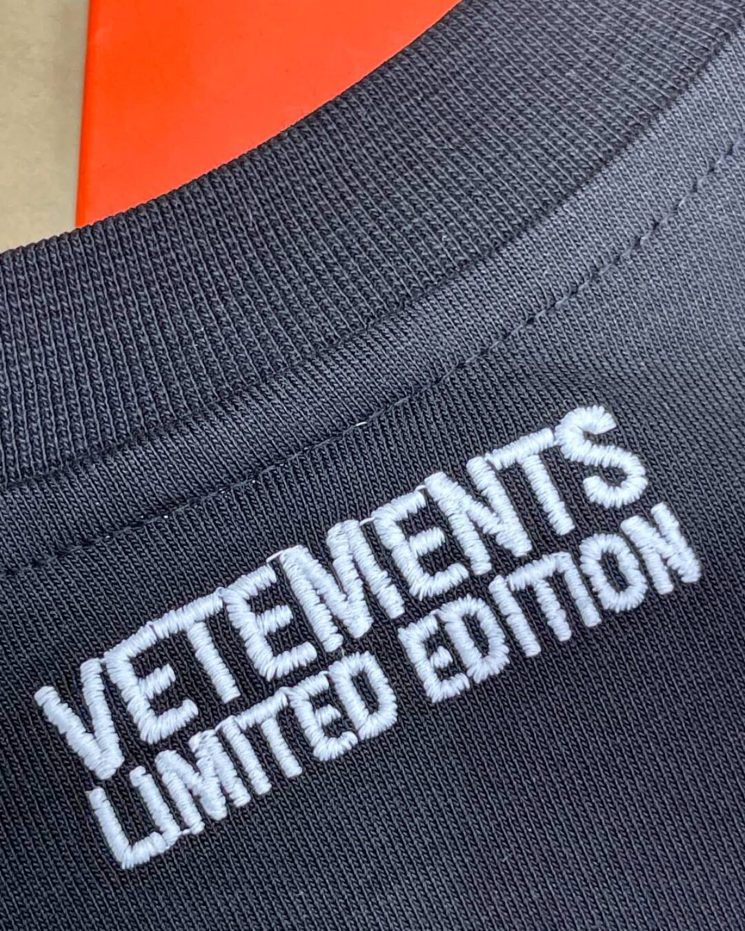 Футболка Vetements Click Here — фото 7