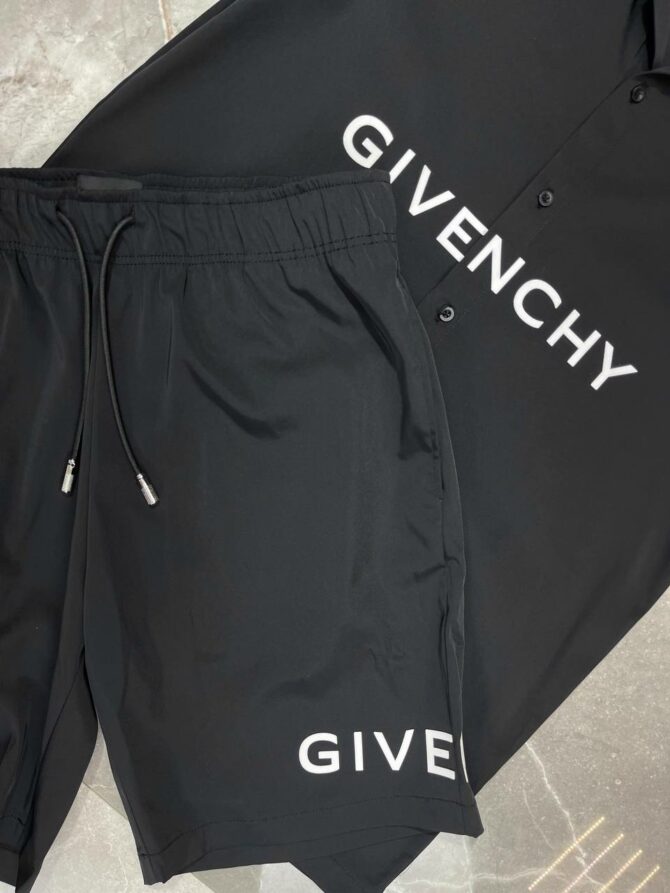 Костюм Givenchy