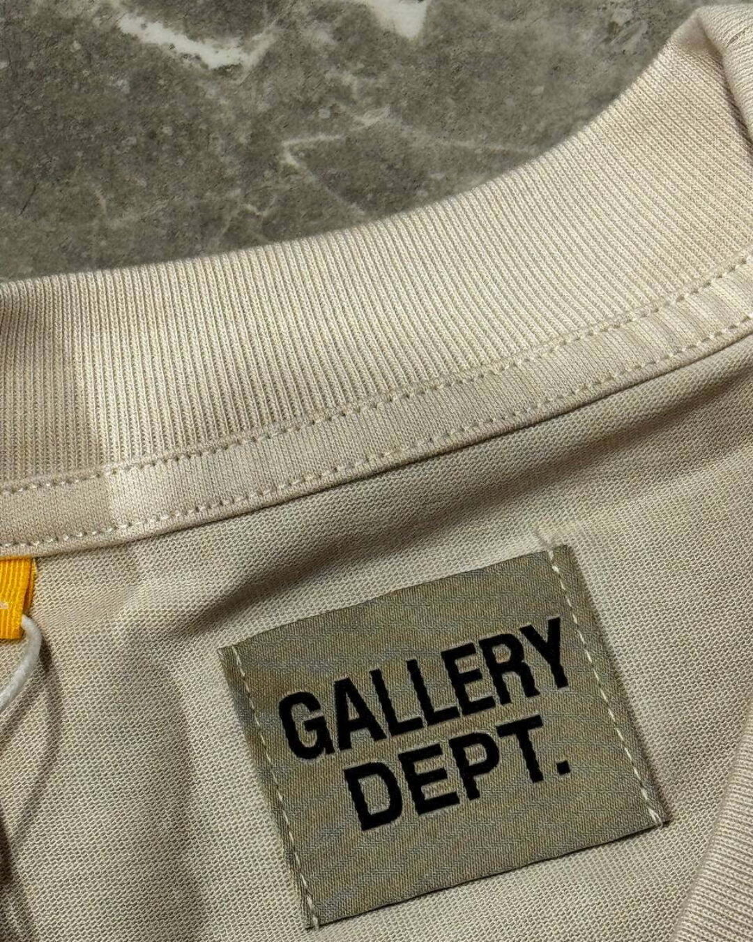 Футболка Gallery Dept