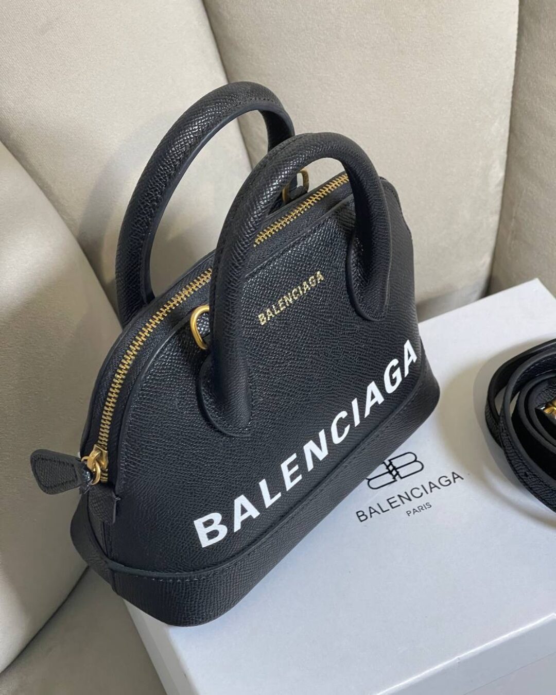 Сумка Balenciaga Ville XXS