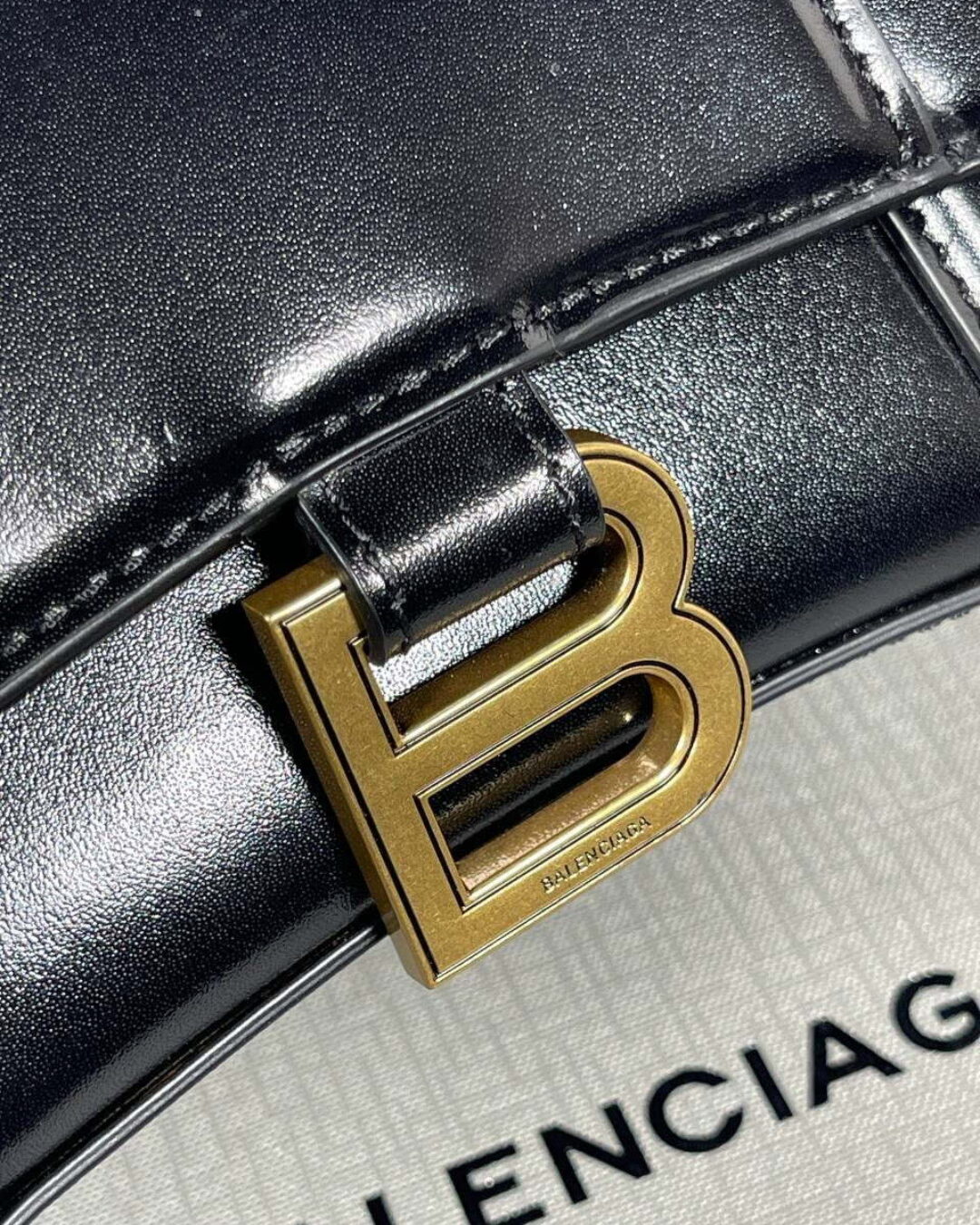 Сумка Balenciaga Hourglass S