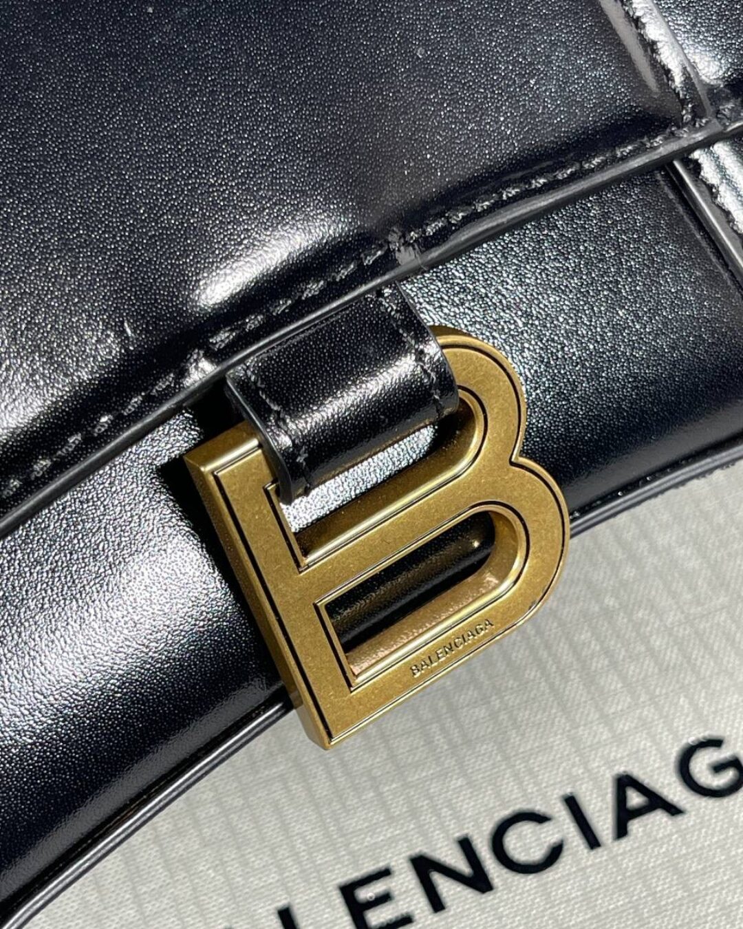 Сумка Balenciaga Hourglass S