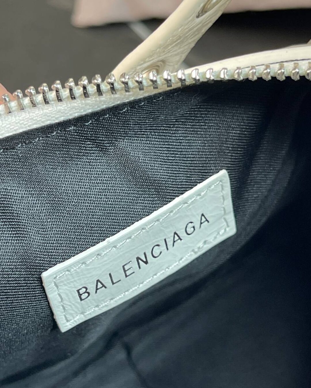 Сумка Balenciaga XS Le Cagole — фото 7