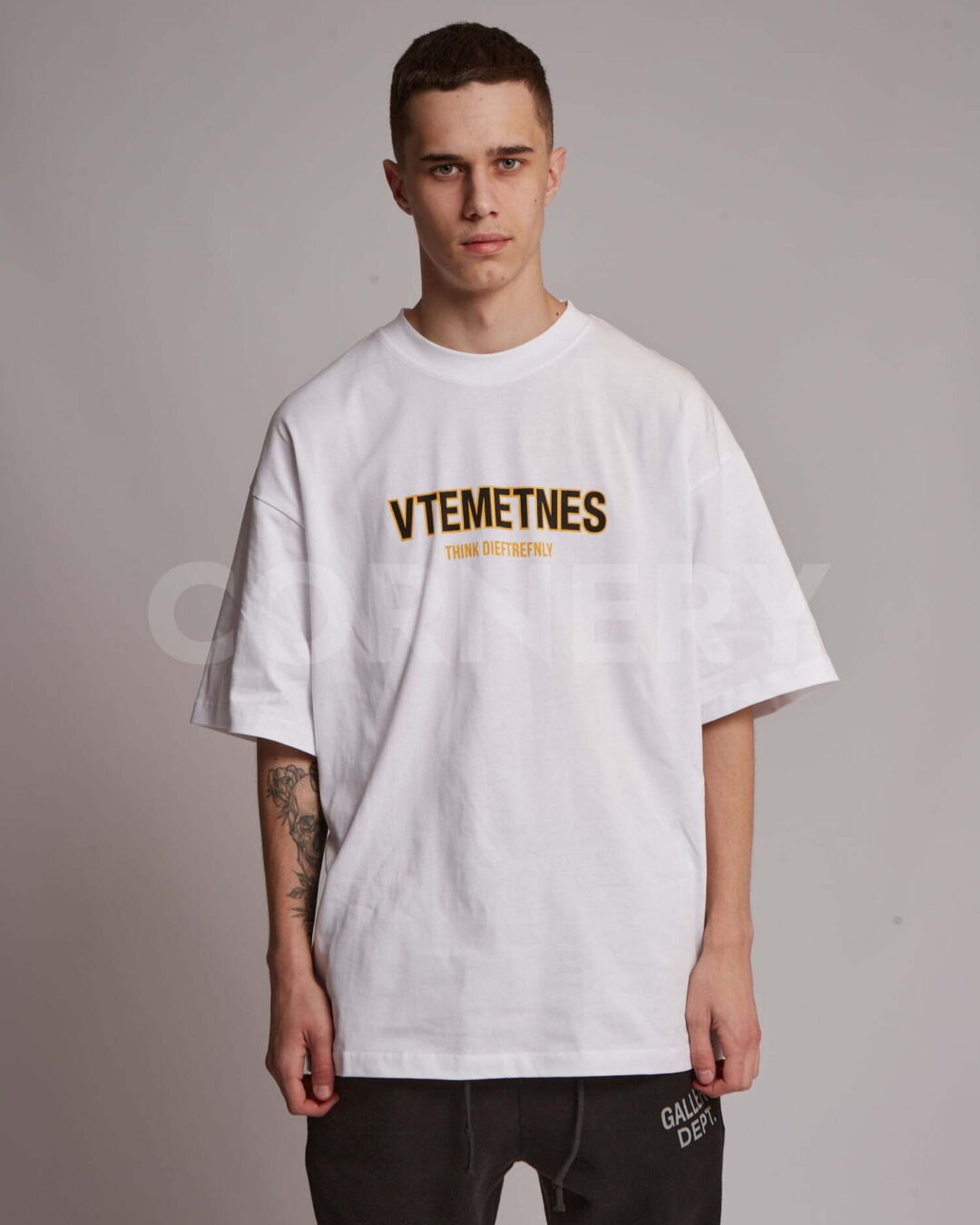Футболка Vetements Think Dieftrefnly