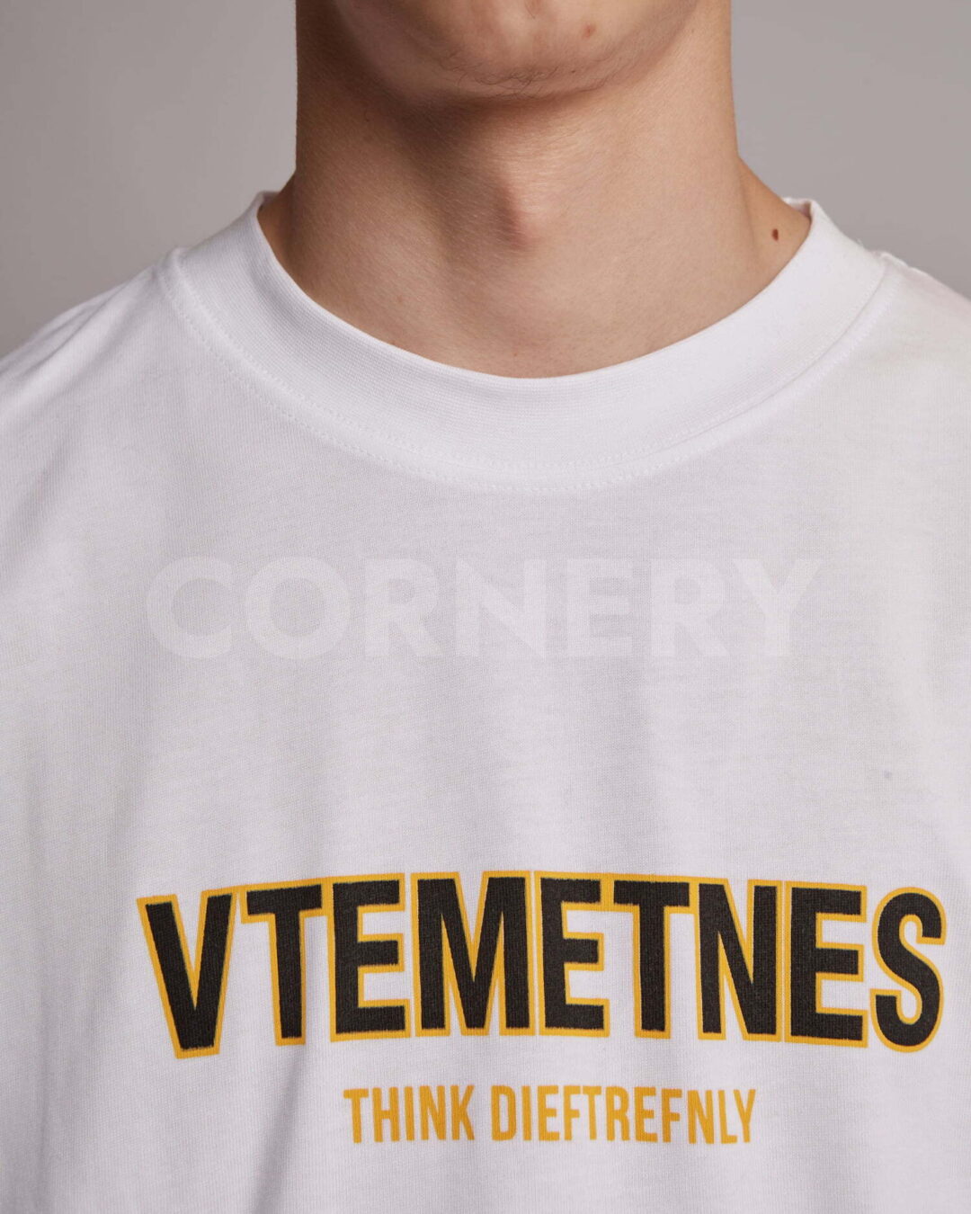 Футболка Vetements Think Dieftrefnly — фото 8