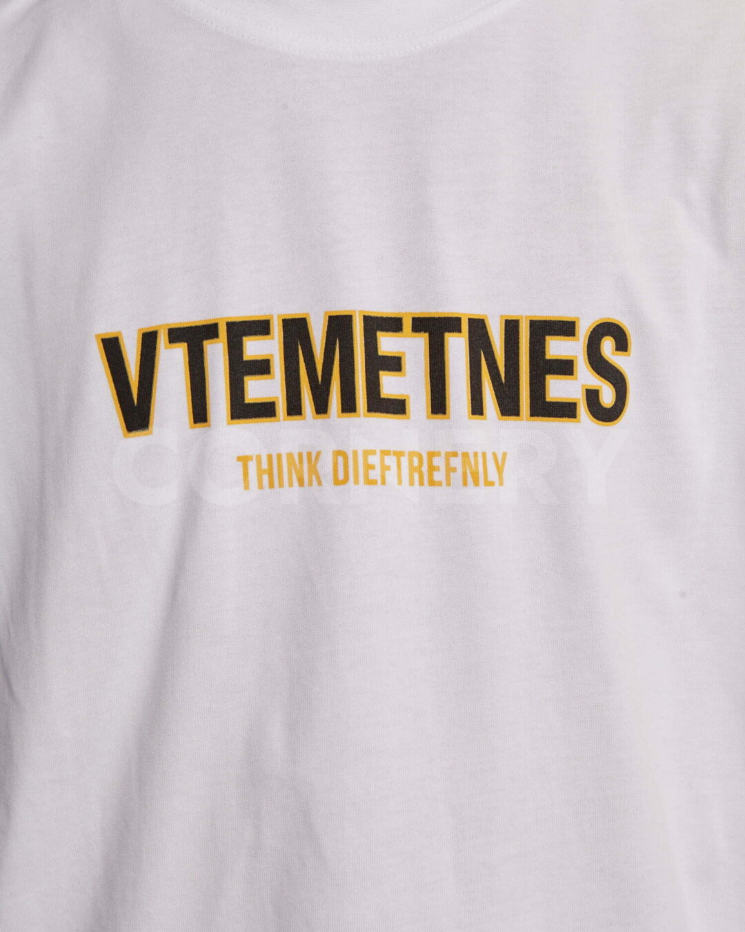Футболка Vetements Think Dieftrefnly — фото 9