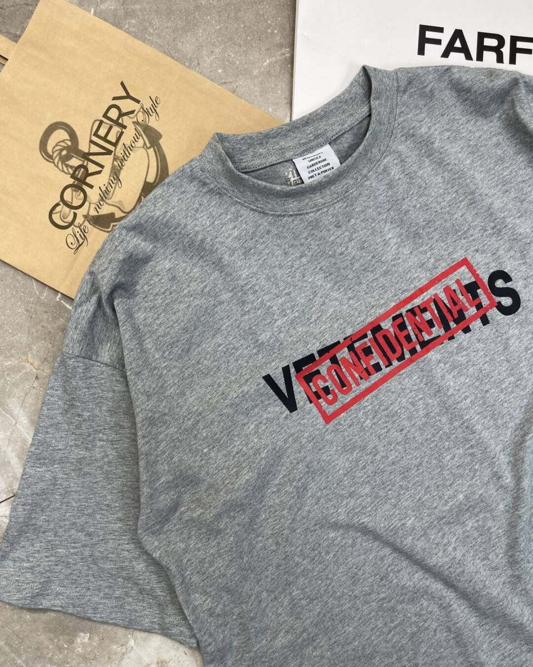 Футболка Vetements Confidential — фото 4