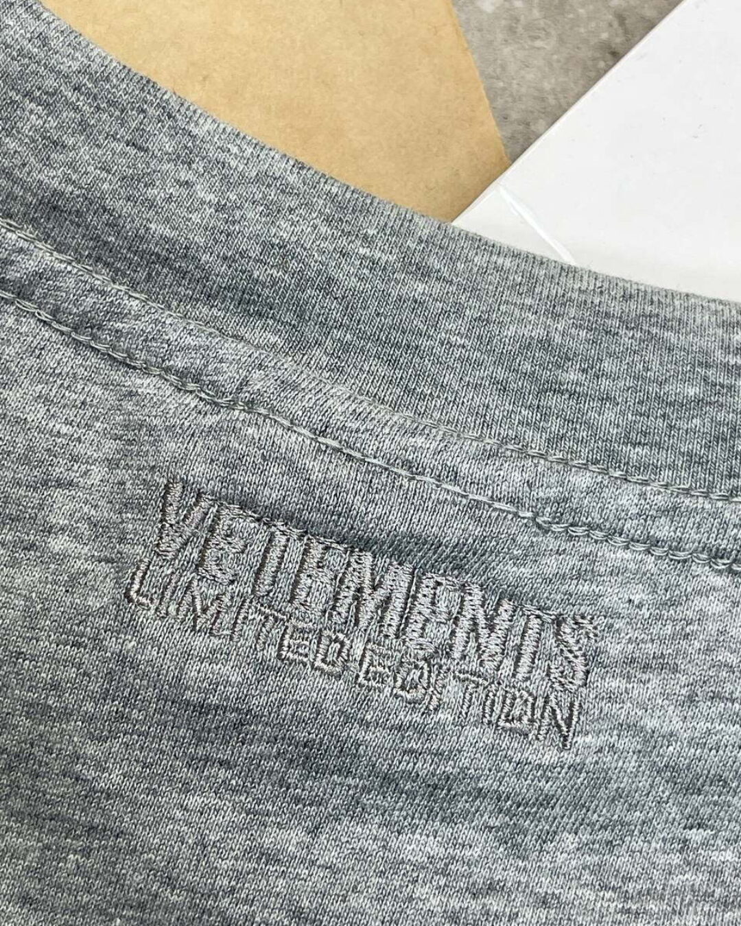 Футболка Vetements Confidential — фото 8