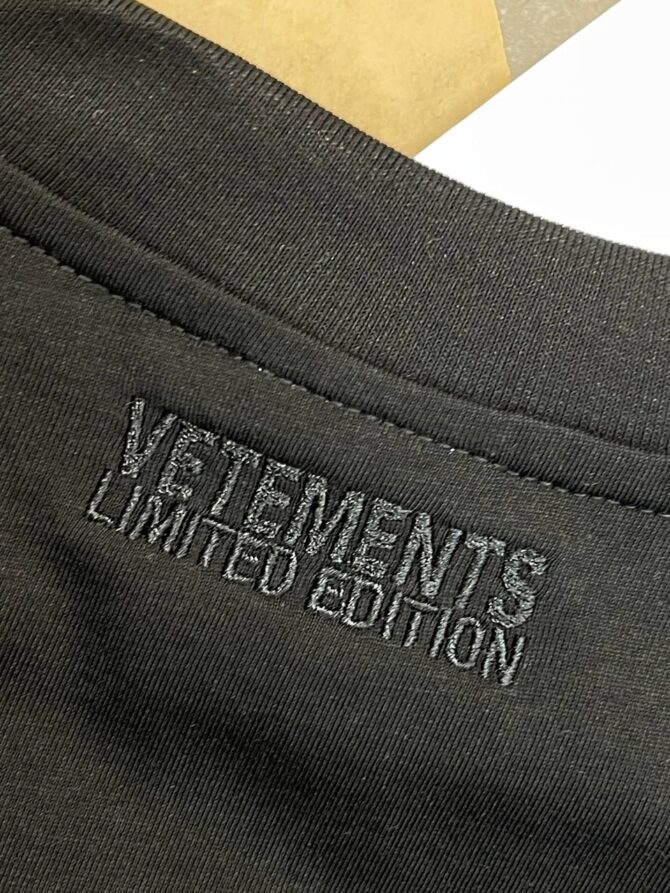 Футболка Vetements