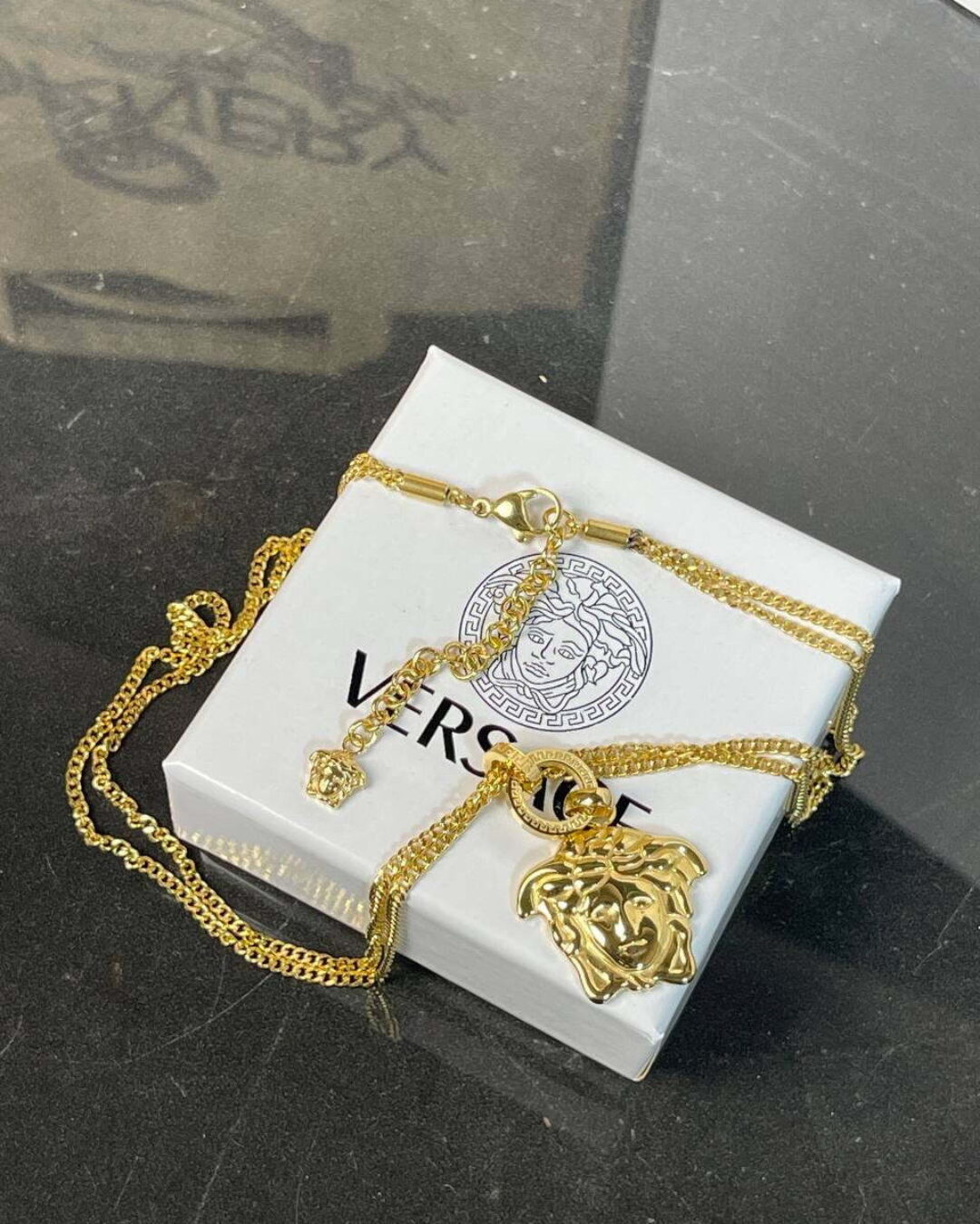 Колье Versace