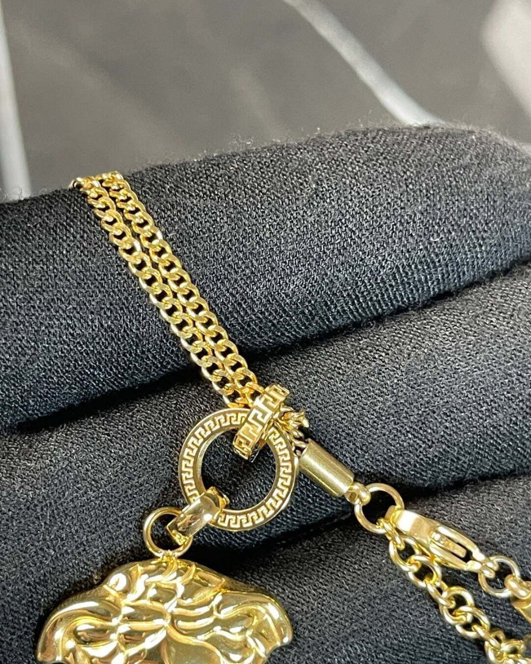 Колье Versace