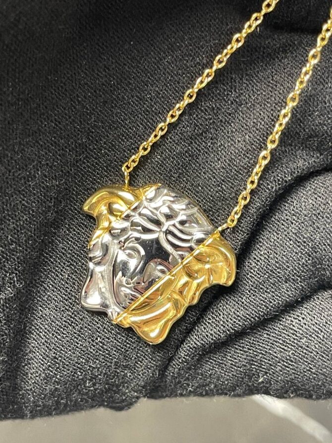 Колье Versace