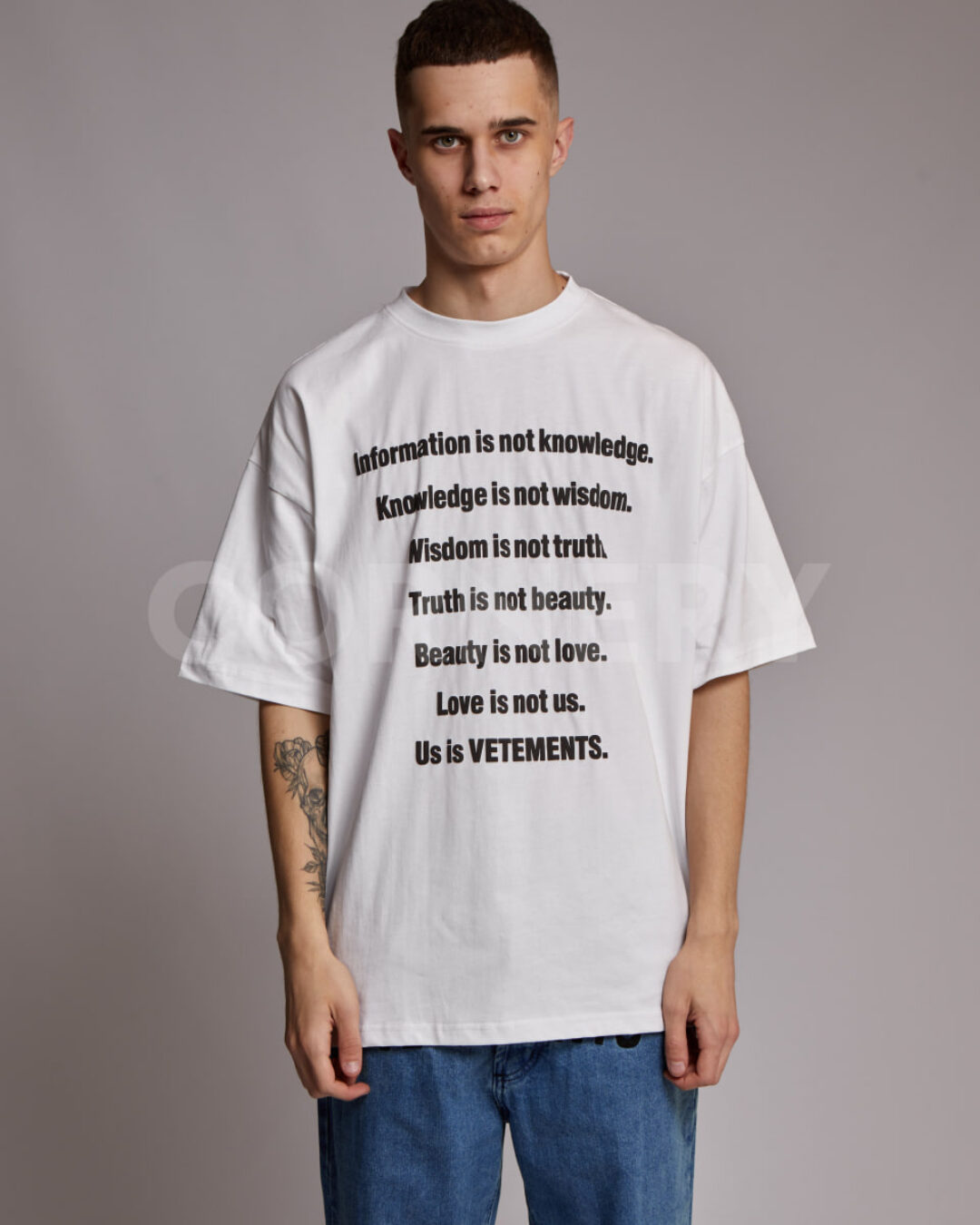 Футболка Vetements Knowledge