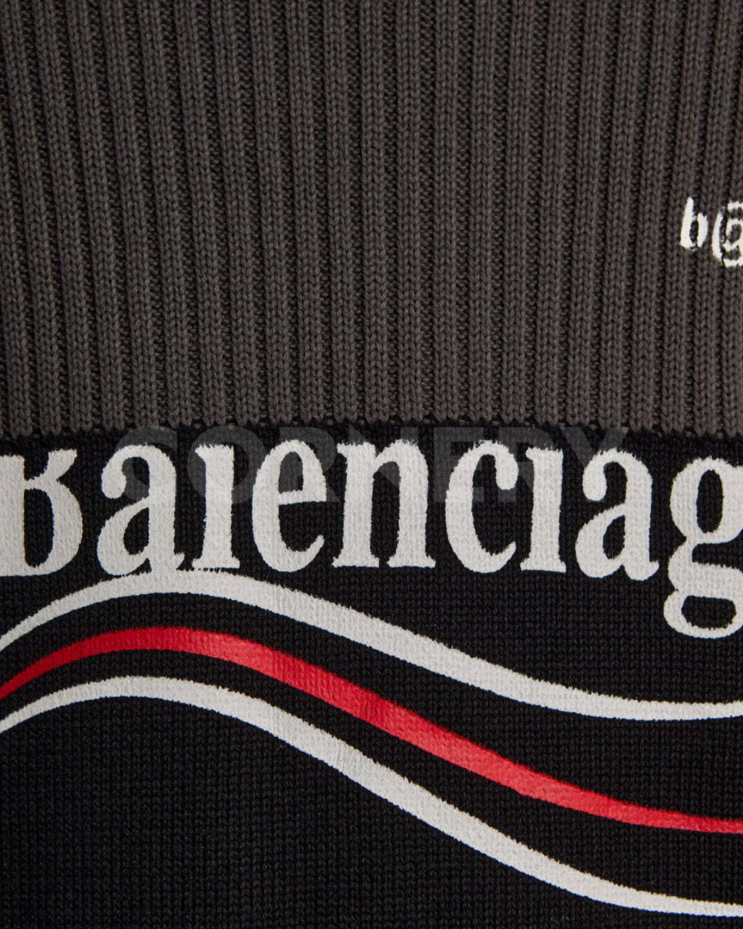 Свитер Balenciaga — фото 7