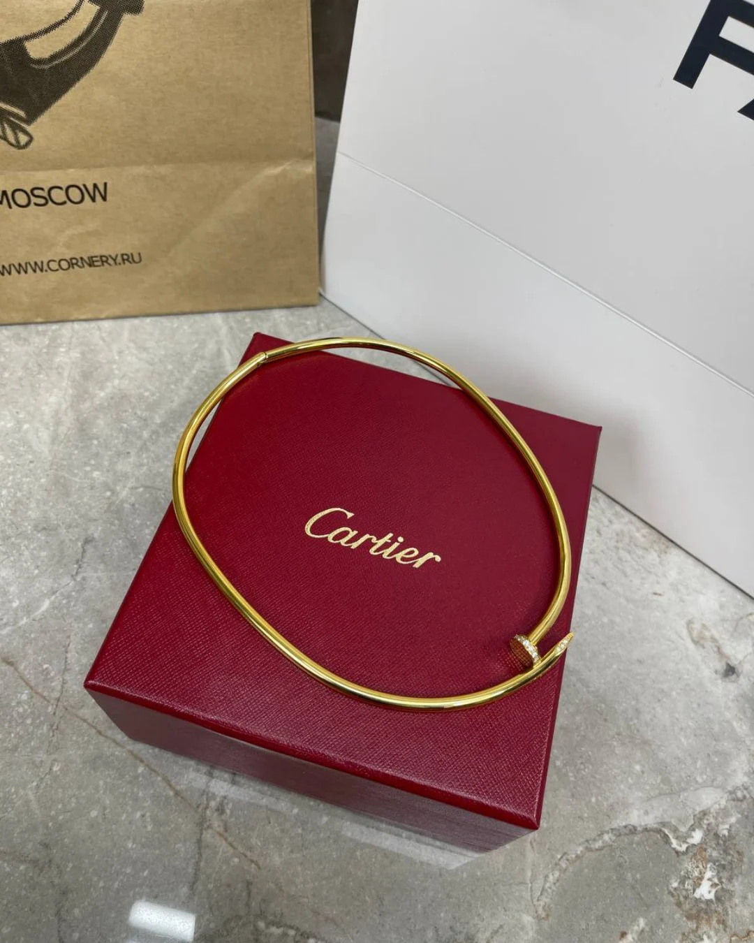 Колье Cartier Juste un Clou (камни)