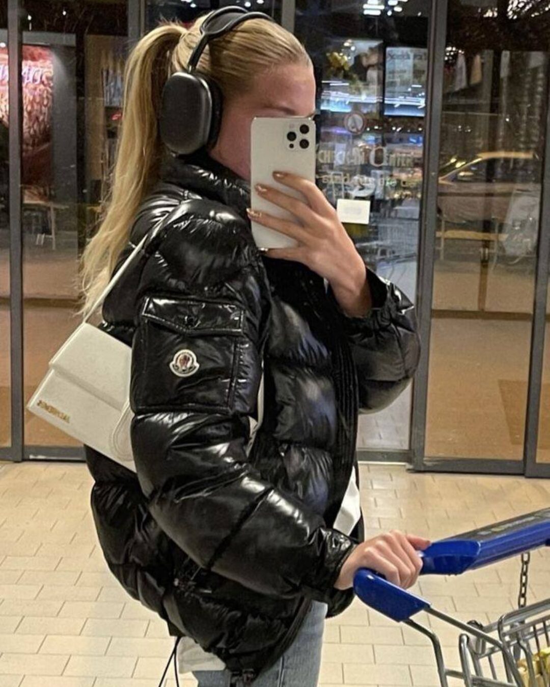 Пуховик Moncler