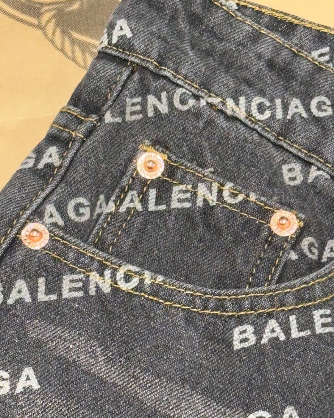 Джинсы Balenciaga