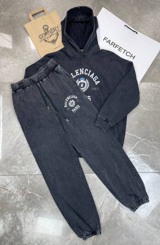 Костюм Balenciaga