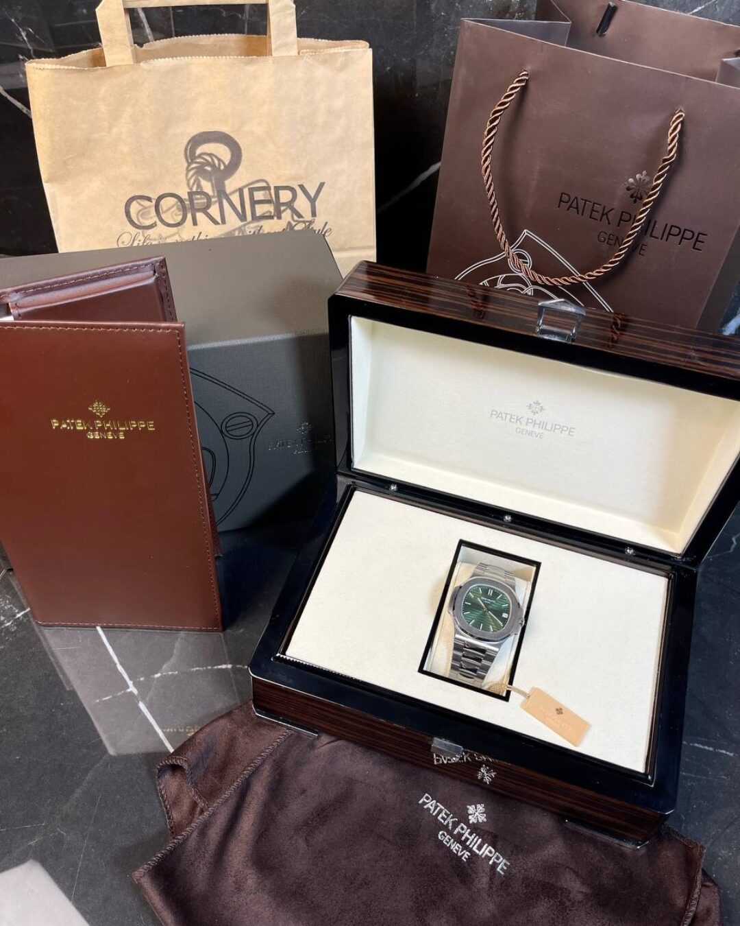 Часы Patek Philippe Nautilus