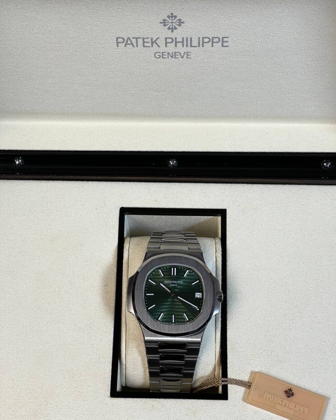 Часы Patek Philippe Nautilus — фото 3