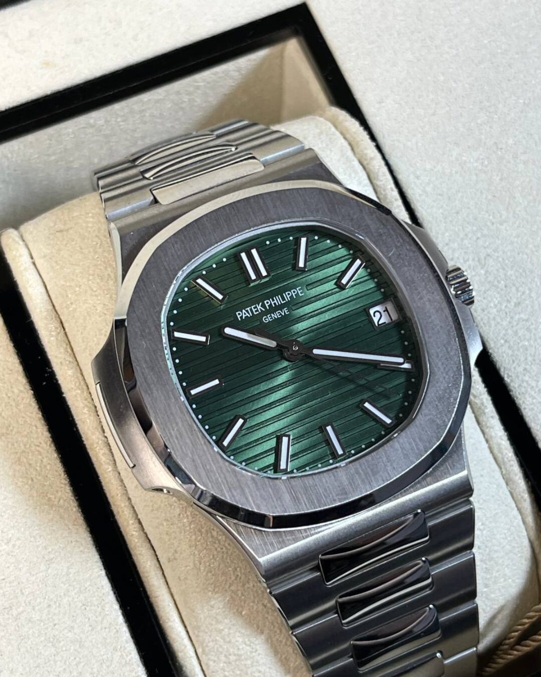 Часы Patek Philippe Nautilus — фото 2