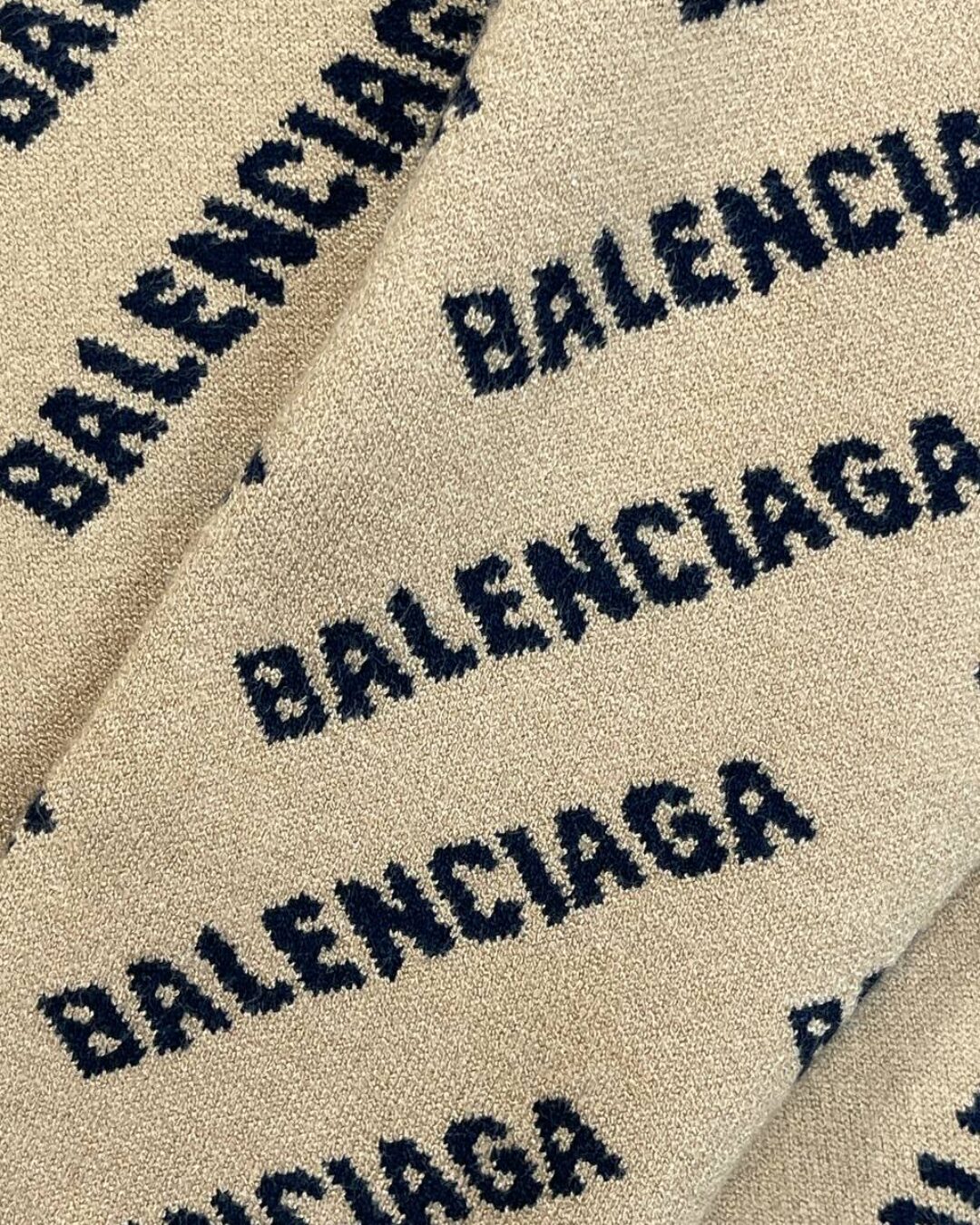 Свитер Balenciaga — фото 4