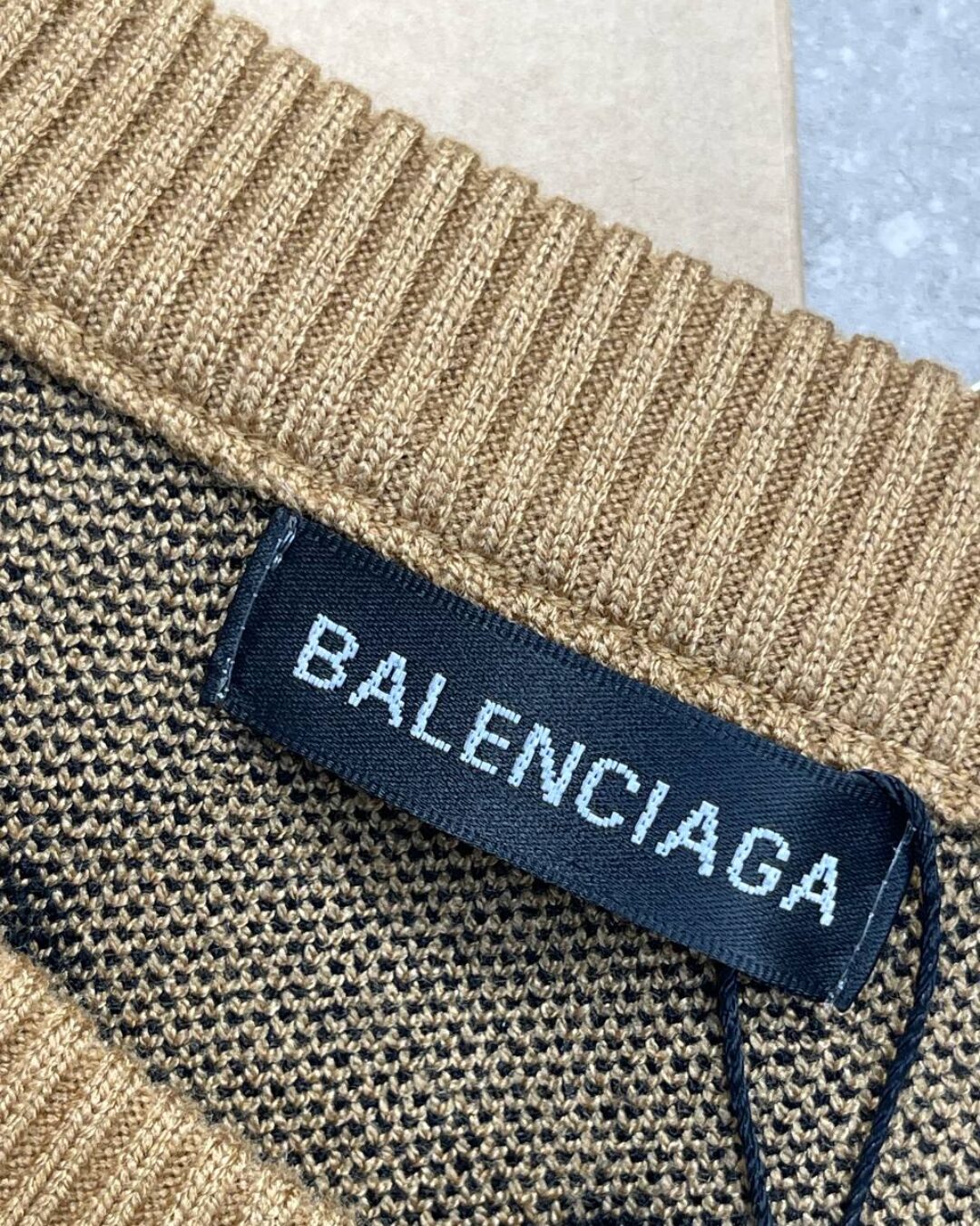 Свитер Balenciaga — фото 6