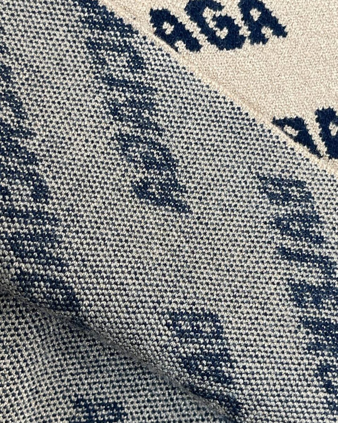 Свитер Balenciaga — фото 8