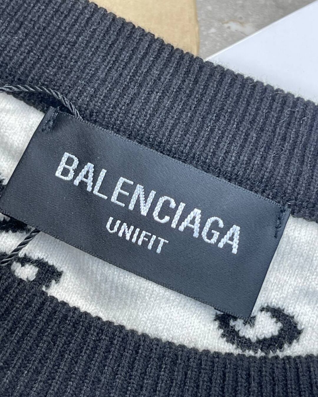 Свитер Balenciaga — фото 3