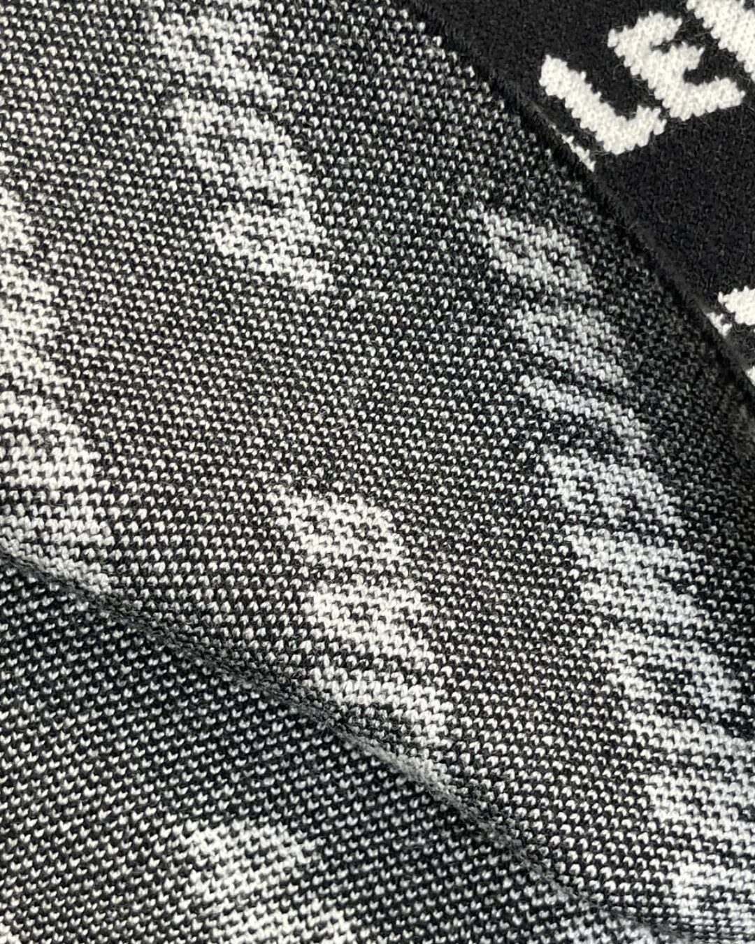 Свитер Balenciaga — фото 5