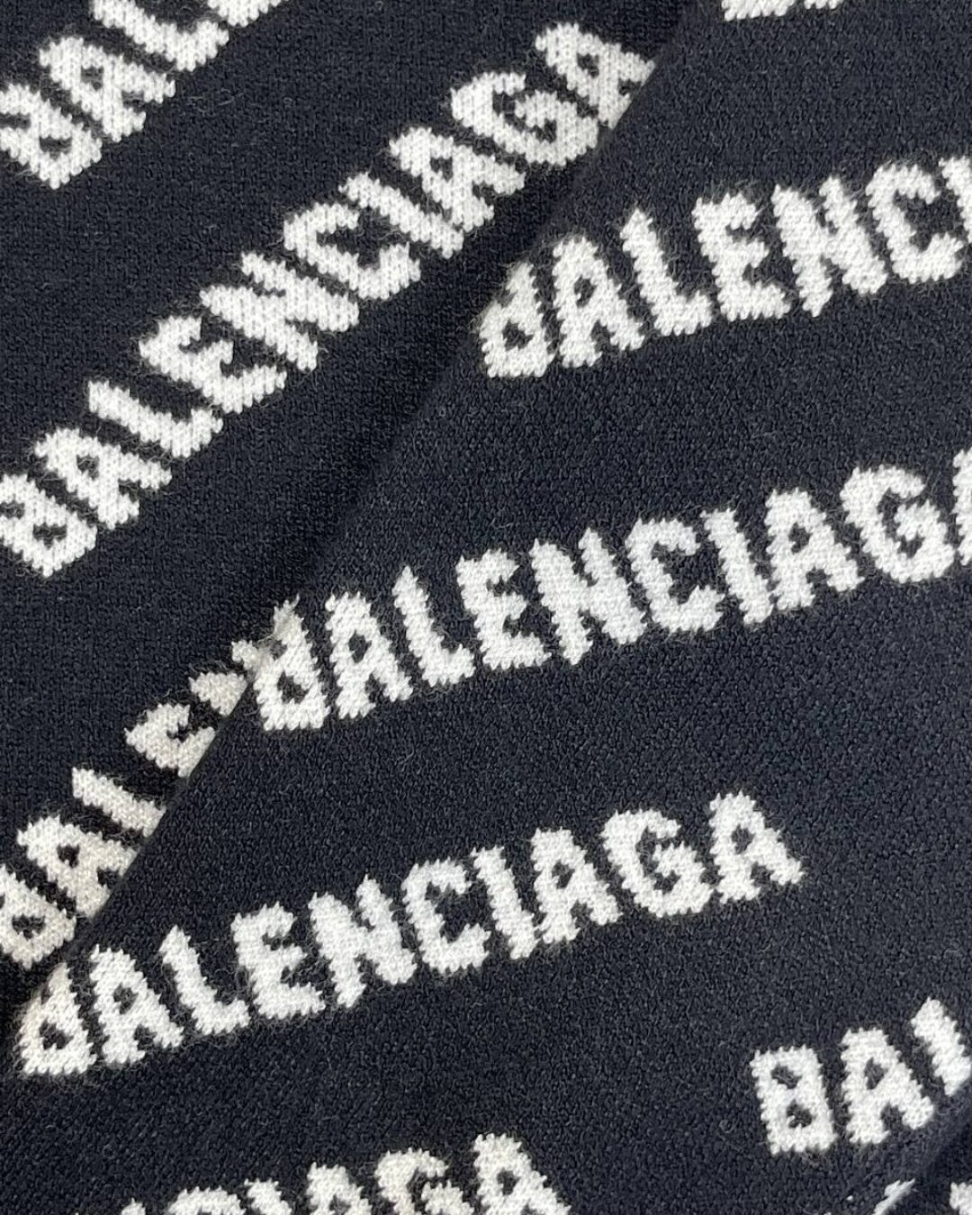 Свитер Balenciaga — фото 6